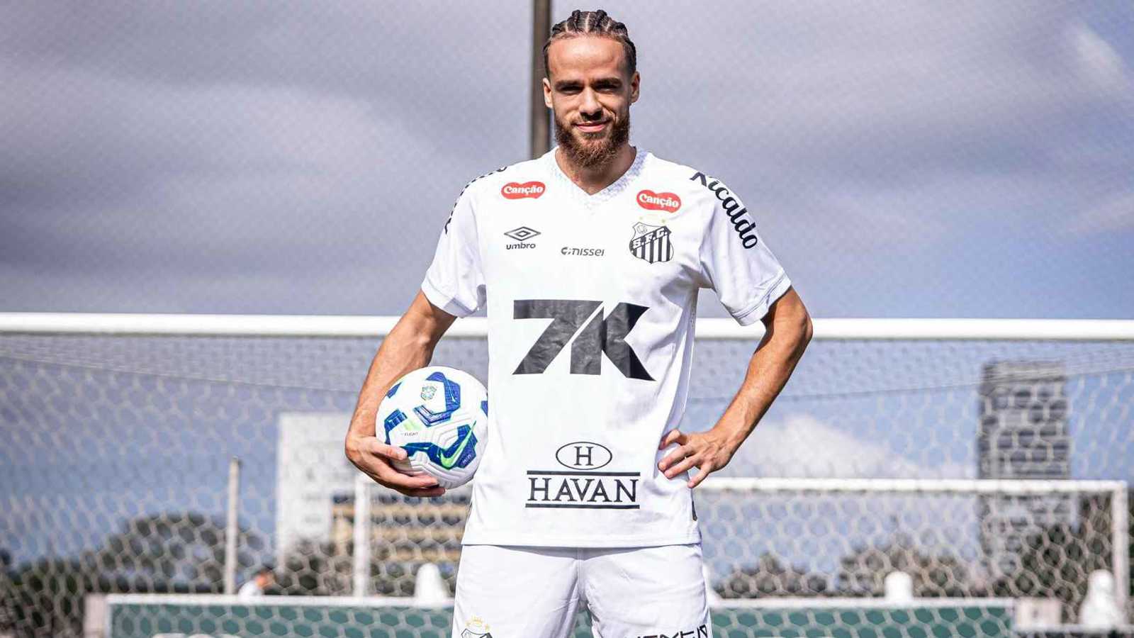 نجم جزائري واعد ينضم إلى نيمار في سانتوس البرازيلي (فيديو)