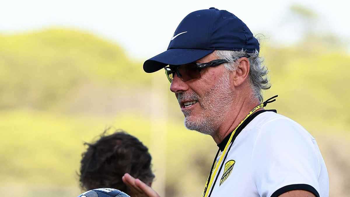هل يرحل لوران بلان عن تدريب نادي الاتحاد السعودي؟