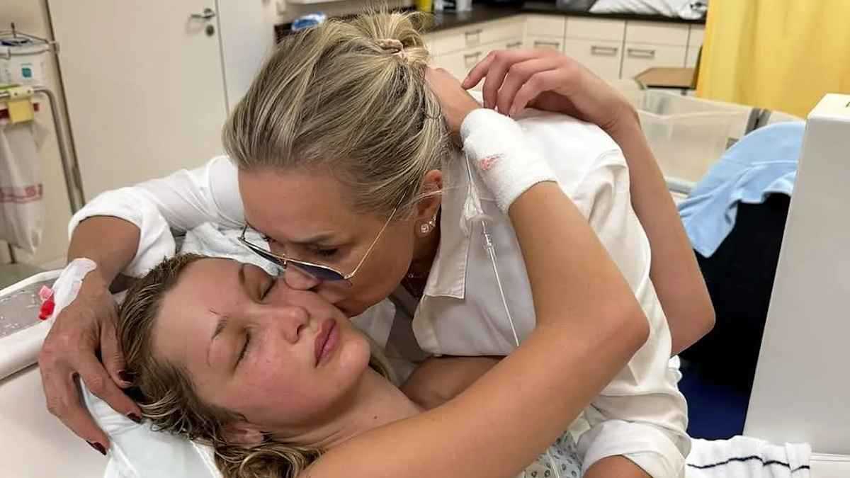 والدة بيلا حديد تكشف رحلتها المؤلمة مع “داء لايم العصبي” (صور)