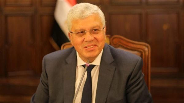 وزير التعليم العالي يتواصل مع معيد آداب سوهاج ويطمئنه على إنهاء إجراءات تعيينه