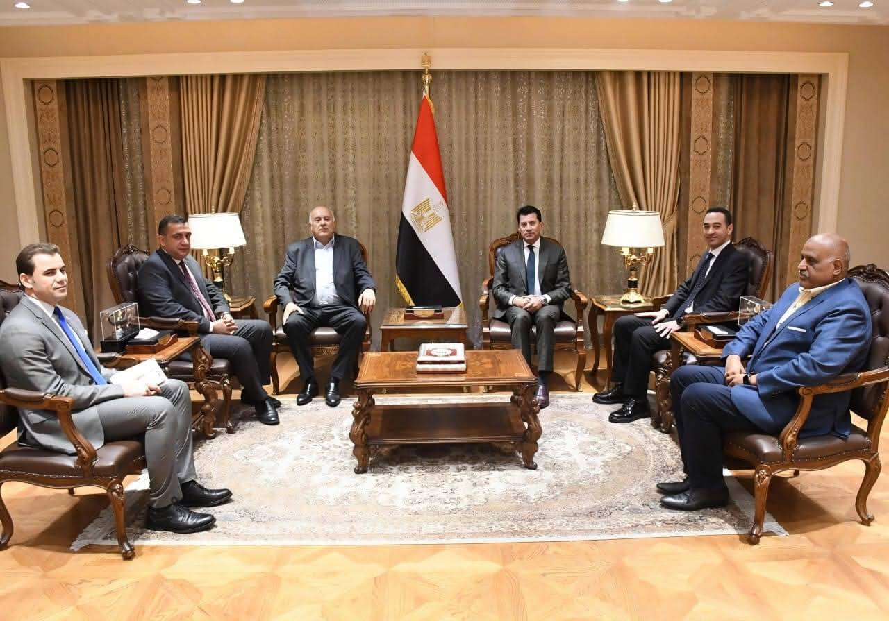 May be an image of 6 people and the Oval Office