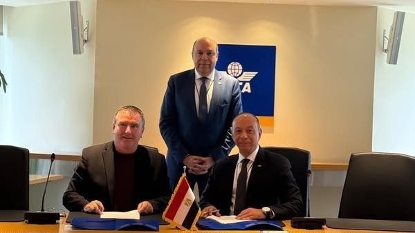 وزير الطيران المدني يشهد توقيع مذكرة تفاهم مع الاتحاد الدولي للنقل الجوي لتعزيز السلامة الجوية