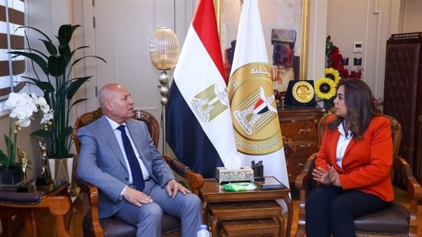 وزيرة التنمية المحلية تتابع مع محافظ القاهرة المشروعات التنموية والخدمية بالعاصمة