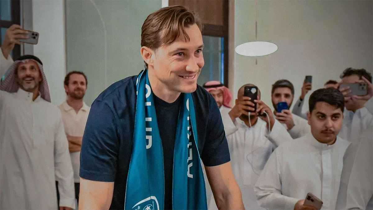 وسط الجمهور: رد فعل جنوني لمالك نادي الخلود السعودي بعد هدف الفوز على ضمك(فيديو)