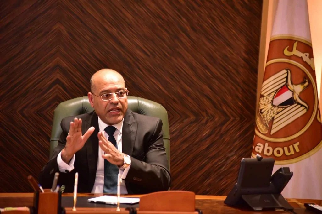 وزير العمل يتحدث عن مزايا القانون الجديد وهل يطبق على القطاع العام والخاص