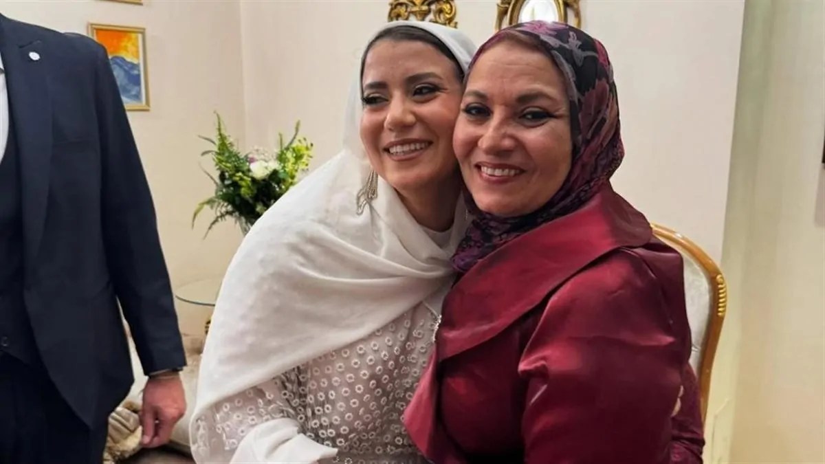 بالصور الدكتورة هبة قطب تخرج عن صمتها بشأن تصريحات نسبت إليها حول حفل زفاف ابنتها