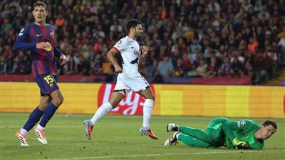 باريس يخطف فوزًا مثيرًا أمام برشلونة في الدقائق الأخيرة بدوري أبطال أوروبا