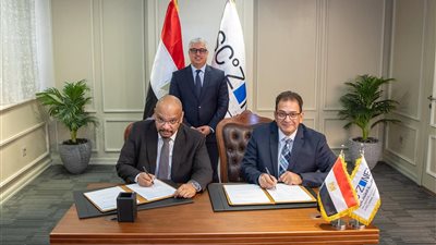 باستثمارات 4.5 مليون دولار .. رئيس اقتصادية قناة السويس يشهد توقيع عقد مشروع شركة بيمك إيميجينغ  للتكنولوجيا الطبية