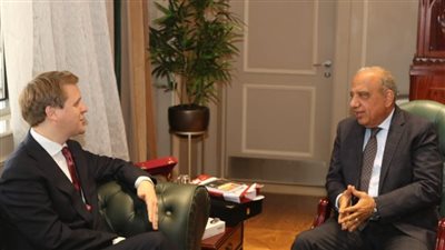 الكهرباء: التوسع فى أنظمة تخزين الطاقة بواسطة البطاريات لتعظيم الفائدة من المحطات الشمسية ومحطات الرياح