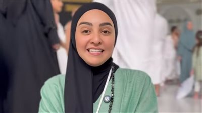 هلا رشدي عن الحجاب: مينفعش أقلع الحجاب.. الحرية أنك تمنع نفسك من الشهوات