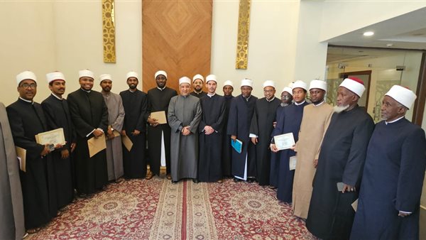 بمشاركة ثمانِ وفودٍ دولية.. أكاديمية الأزهر تختم دورة “إعداد الداعية المعاصر”