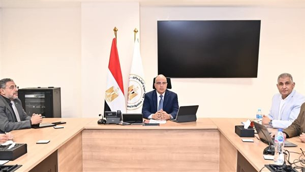 وزير الري يتابع مجهودات إزالة التعديات على نهر النيل وفرعيه