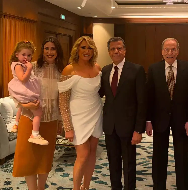 إيناس الدغيدي وزوجها ونجلتها وحفيدتها