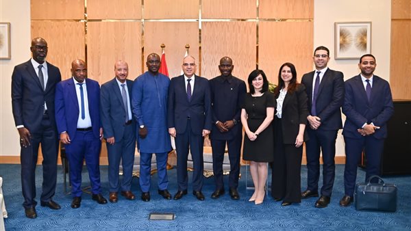 قبيل إنطلاق إسبوع القاهرة الثامن للمياه.. وزير الرى يلتقى وزير المياه والصرف الصحي السنغالى