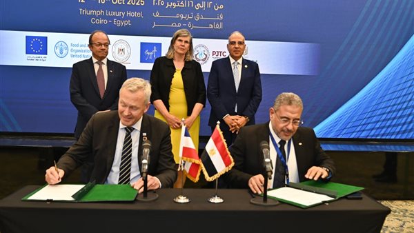 وزير الرى ومبعوثة المياه الهولندية يشهدان توقيع بروتوكول تعاون مع معهد IHE-Delft الهولندي