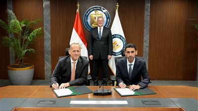 وزير البترول يشهد توقيع عقد أعمال الحفر بين بي بي وفالاريس لخمس آبار جديدة للغاز بالبحر المتوسط