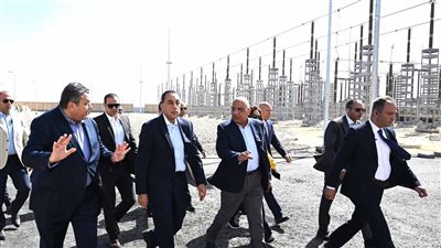 رئيس الوزراء يتابع مراحل الاختبار والتشغيل التجريبي لمحطة الربط الكهربائي المصري السعودي بمدينة بدر