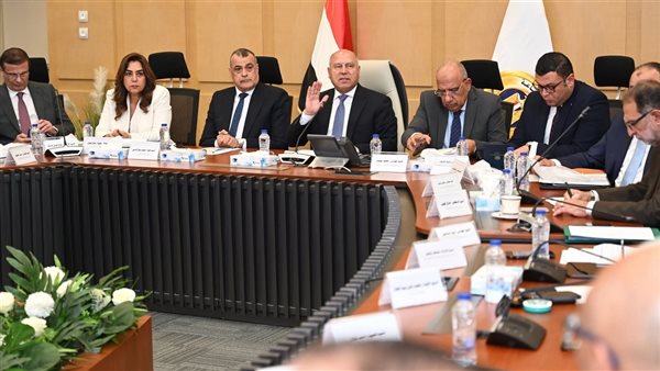 وزير الصناعة يترأس الاجتماع الثاني والثلاثين للمجموعة الوزارية للتنمية الصناعية