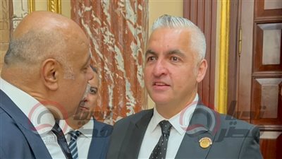 الإعلامي سيف زاهر يتسلم كارنيه عضوية مجلس الشيوخ (صور)