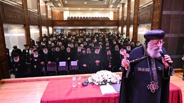 بمطرانية المعادي.. قداسة البابا يلتقي كهنة حلوان والمعادي ومصر القديمة