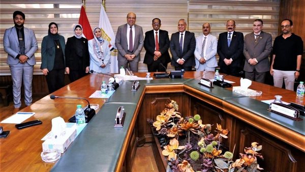وزير الطيران المدني يشهد حفل تخرج طلبة المراقبة الجوية من دولة اليمن الشقيقة