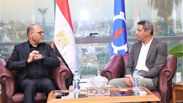 وزير العمل يهنئ محافظ السويس بالعيد القومي للمحافظة