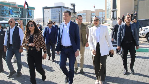 وزيرا التنمية المحلية والزراعة يتفقدون مجمع المصالح الحكومية للخدمات الذكية بالخارجة
