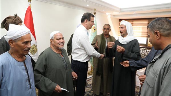 وزير الزراعة يستقبل عدد من الفلاحين ويستمع لمشاكلهم.. ويؤكد: مكتبي مفتوح للجميع