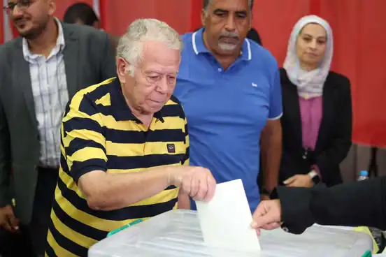 حسن حمدي يدلي بصوته في انتخابات الأهلي