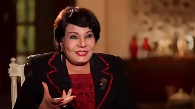فردوس عبد الحميد: أحمد زكي اتضايق مني عشان رفضت أعمل مشهد «قبلة» معاه