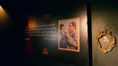 في لمسة وفاء.. مدحت العدل يهدي مسرحية أم كلثوم إلى سامي العدل وابنه