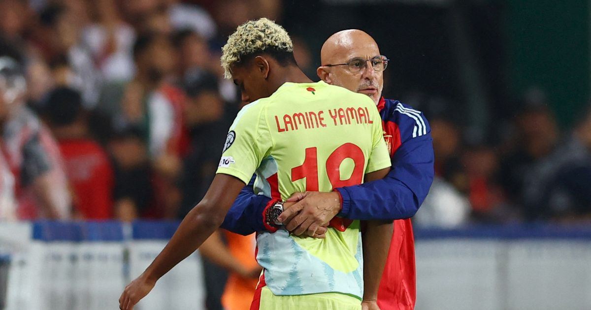 مدرب إسبانيا يستدعي يامال.. فهل يخوض معركة مع برشلونة؟