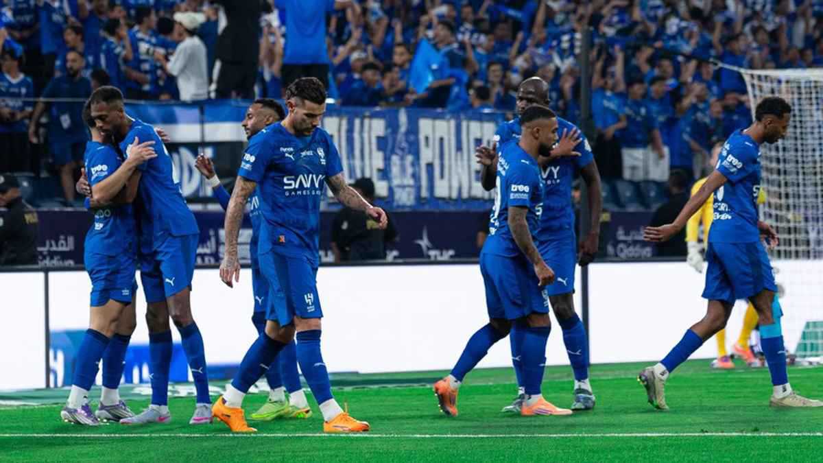 3 لاعبين أبهروا جمهور الهلال في الفوز على الشباب