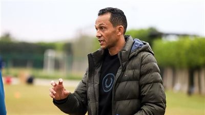 الزمالك ليس حقل تجارب.. عبد الحليم علي ينتقد إدارة الزمالك وجون إدوارد بعد تراجع نتائج الفريق