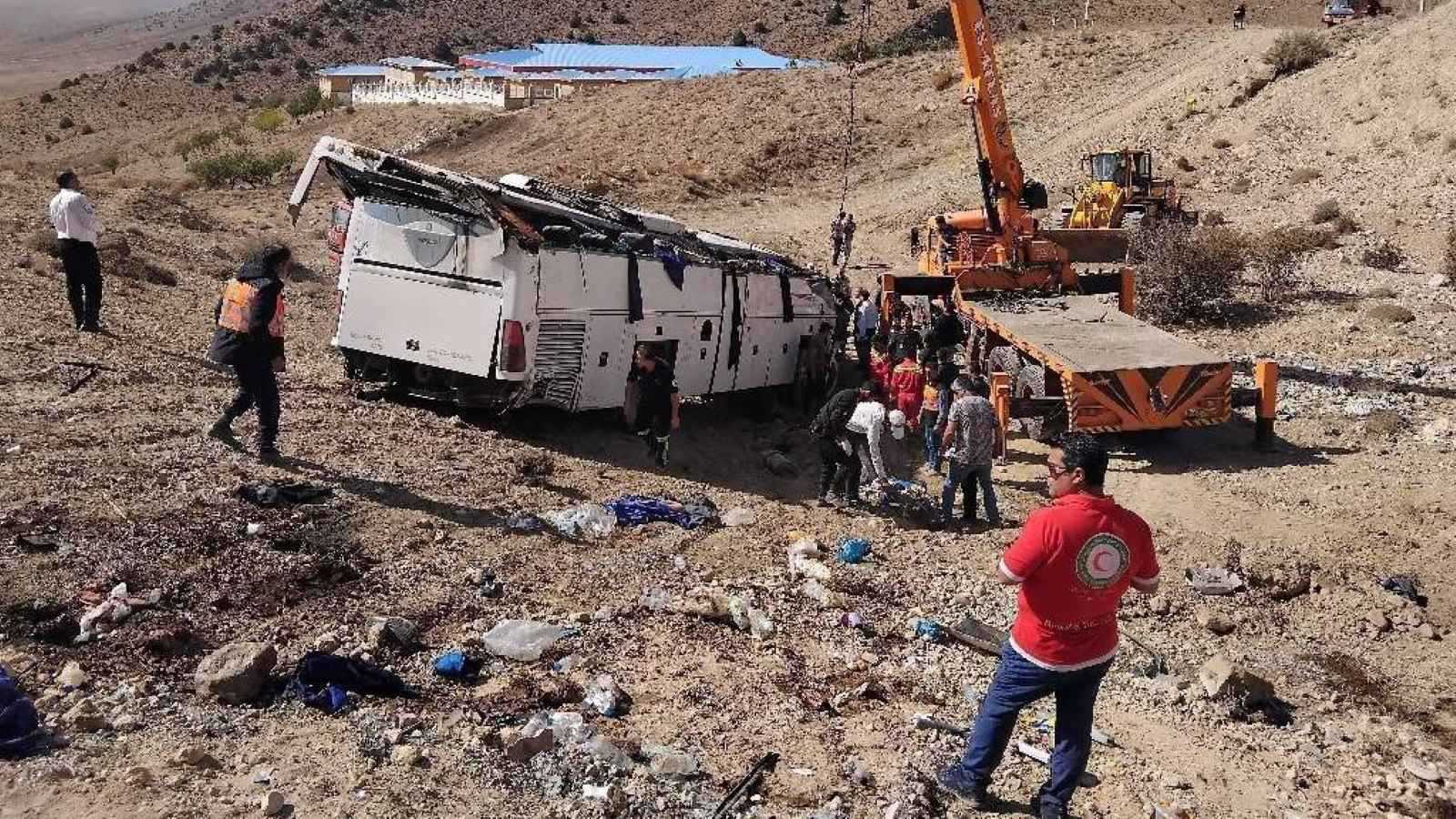 4 قتلى و20 جريحًا جراء سقوط حافلة بواد شمال شرق طهران (فيديو)