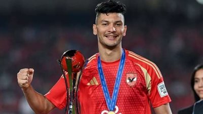 الأهلي يبدأ في البحث عن مدافع أجنبي جديد بديلاً للمغربي أشرف داري.. تفاصيل