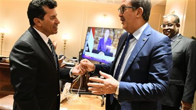 وزير الرياضة يُنهي الخلاف بين “الأنوكا” و”الأوكسا” ويؤكد وحدة الصف الرياضى الأفريقي