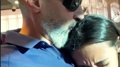 بالدموع.. ياسر جلال يودع ابنته قدرية قبل سفرها إلى ألمانيا لاستكمال دراستها