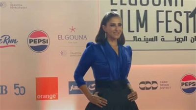 أجمل واحدة من غير مجهود.. احتشام حنان مطاوع يخطف الأنظار في عرض فيلم هابي بيرث داي بالجونة