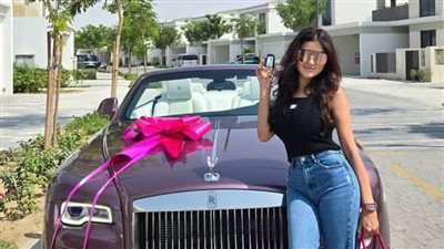 بعت ساعة عشان اكمل تمنها.. محمد سامي يهدي مي عمر سيارة رولز رويس بمناسبة عيد ميلادها