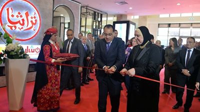 مدبولي من معرض “تراثنا” للحرف اليدوية: 1200 عارض بينهم 34% للمرة الأولى و60% من النساء