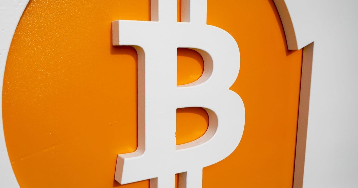 سعر “بتكوين” يصعد إلى 120 ألف دولار