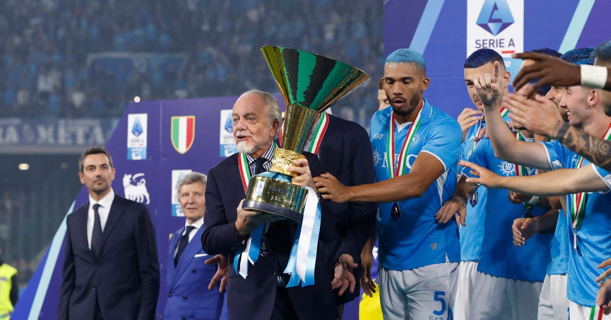 اقتراح غريب لرئيس نابولي لمواجهة “عبء على اللاعبين”