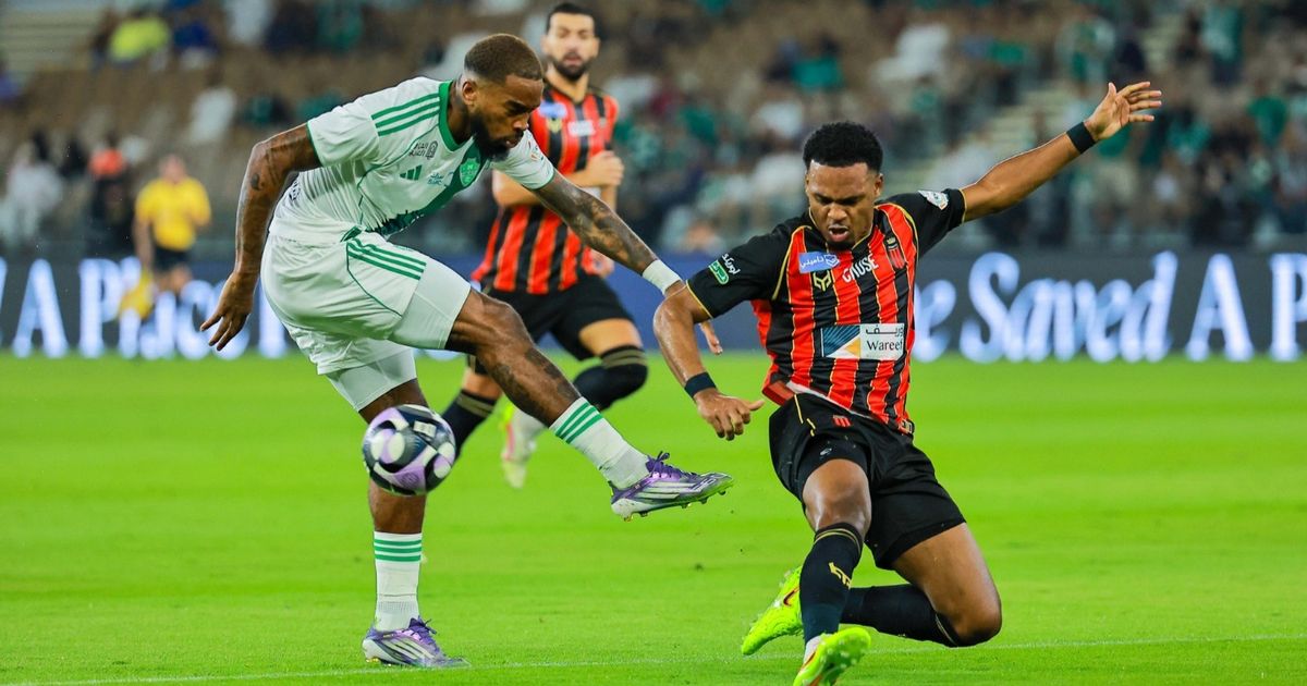 بهدف الدقيقة 90+11.. الأهلي يفرّط بالفوز على الرياض