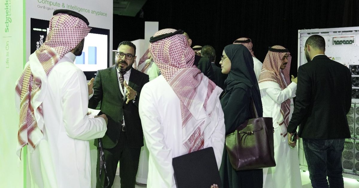 “شنايدر” توسع شراكاتها في السعودية لدعم الطاقة والبنية التحتية