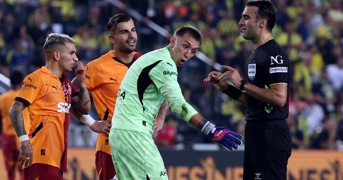 الاتحاد التركي يوقف 149 حكماً يشتبه بتورطهم في فضيحة مراهنات