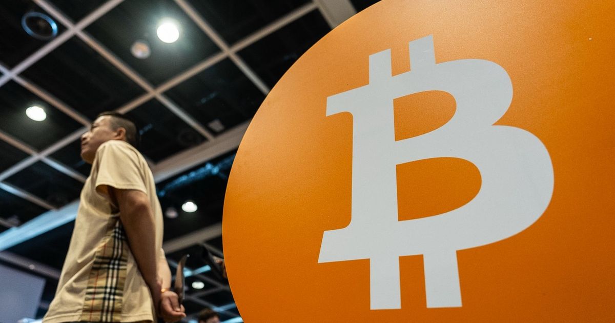 سعر بتكوين يسجل مستوى قياسياً متخطياً 125 ألف دولار