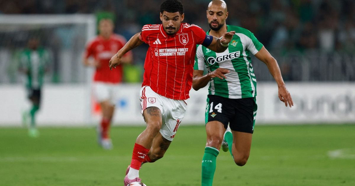 المغربي أمرابط يغيب عن رحلة بيتيس إلى برشلونة بسبب الإصابة