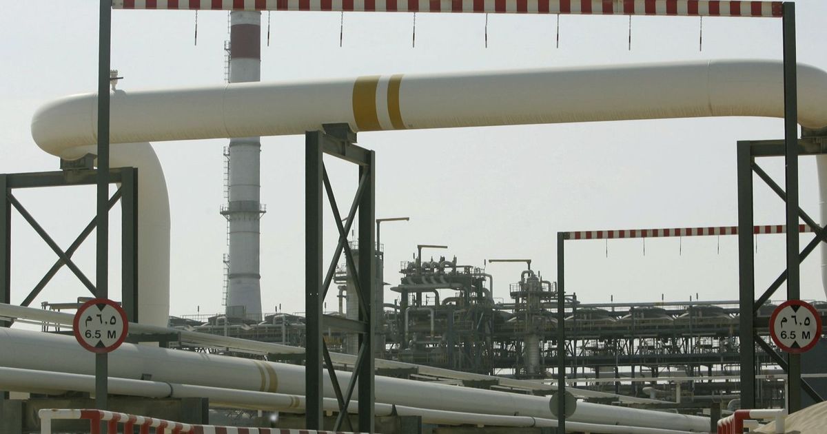 KKR” تستحوذ على حصة أقلية في “أدنوك لأنابيب الغاز