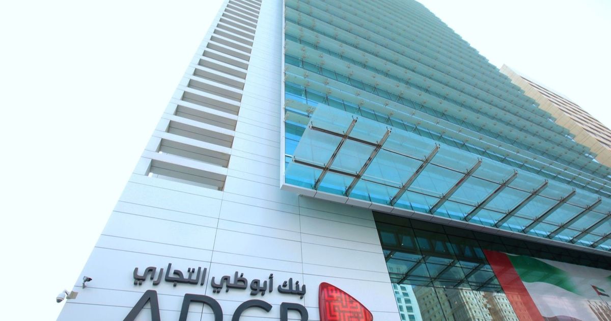 أبوظبي التجاري يبيع ديوناً متعثرة بـ1.4 مليار دولار لصندوق تحوط
